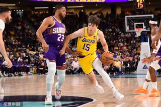 显示出他在 显示出他在